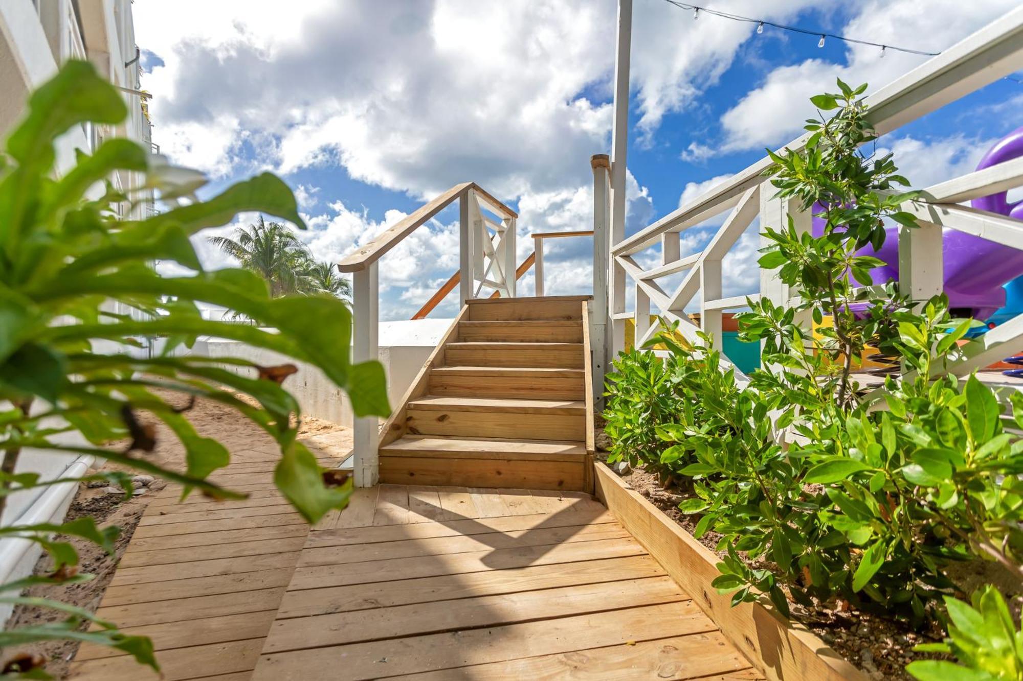 Maho Beach House - Luxe 1-Bedroom - Ocean View Экстерьер фото